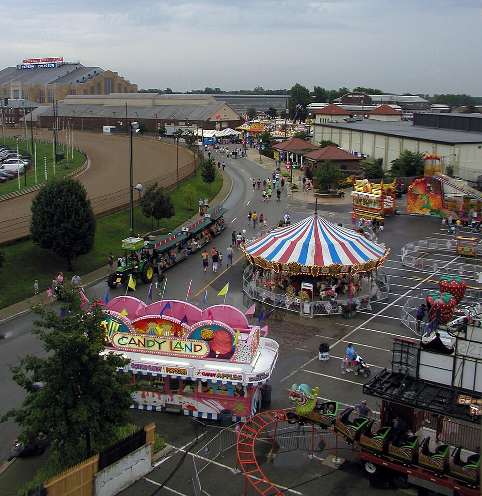사고가 발생했던 Indiana State Fairgrounds의 Coliseum 외관으로, 2006년에 촬영된 장소 참고 이미지